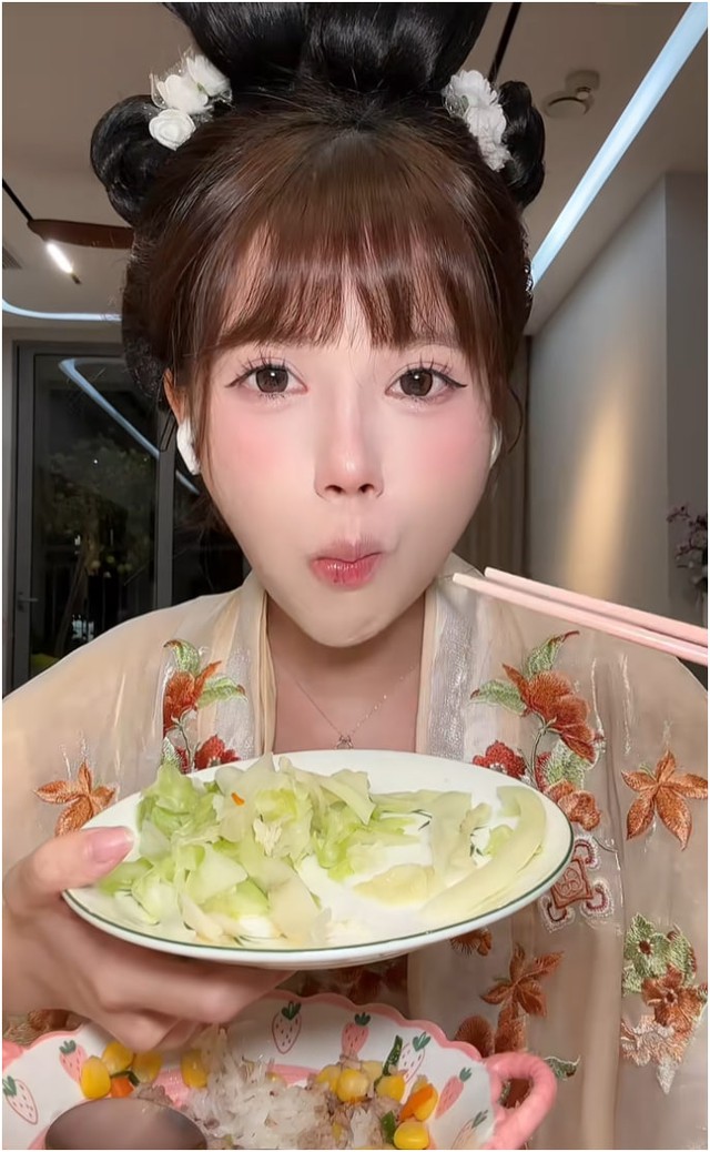 Làm một việc tưởng chừng như "rất đơn giản", Nữ TikToker được mẹ cho 2.5 triệu nạp game- Ảnh 1. Làm một việc tưởng chừng như "rất đơn giản", Nữ TikToker được mẹ cho 2.5 triệu nạp game- Ảnh 1.