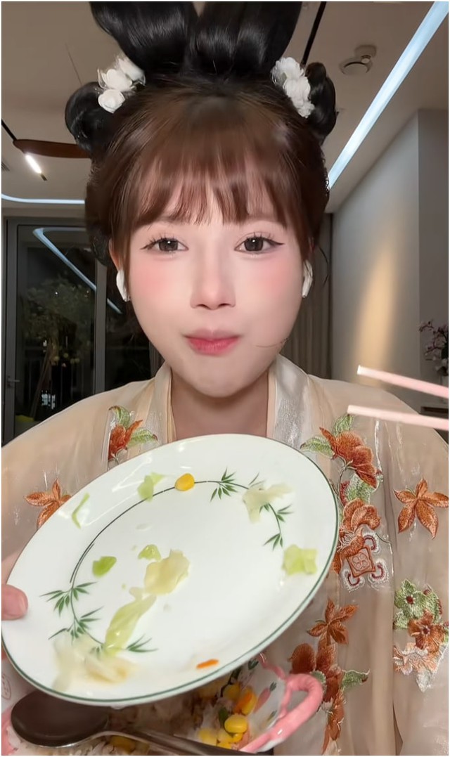 Làm một việc tưởng chừng như "rất đơn giản", Nữ TikToker được mẹ cho 2.5 triệu nạp game- Ảnh 2. Làm một việc tưởng chừng như "rất đơn giản", Nữ TikToker được mẹ cho 2.5 triệu nạp game- Ảnh 2.