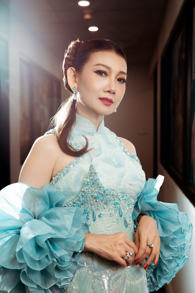Nữ nghệ sĩ Việt vừa đăng ảnh hôn phụ nữ: "Tôi chẳng thể lên xe hoa với một người chưa đủ để gọi là chồng"- Ảnh 1.