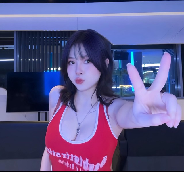 Hot girl phòng net lại trổ tài "lên đồ", flex vóc dáng nóng bỏng ngắm mãi không chán!- Ảnh 8.