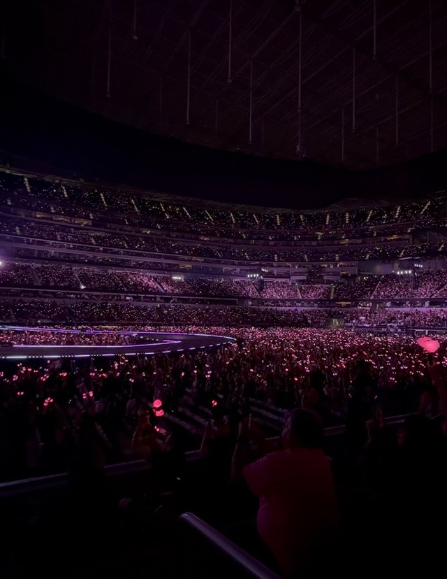 Concert BLACKPINK ở Mỹ bị chê xuống cấp, 1 sự cố khiến Lisa gặp nguy hiểm- Ảnh 5.