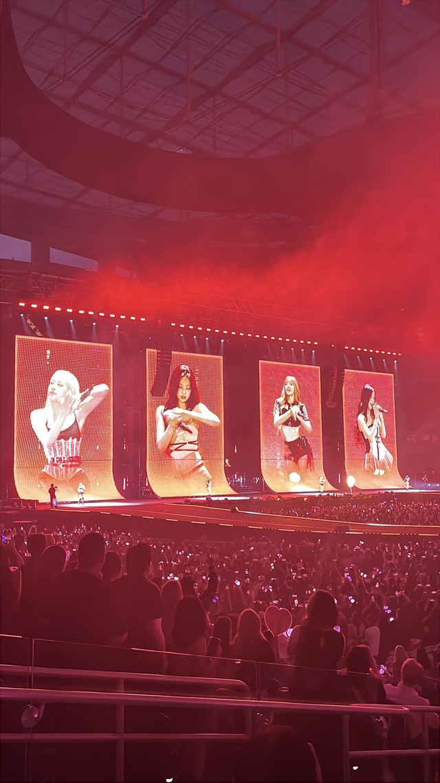 Concert BLACKPINK ở Mỹ bị chê xuống cấp, 1 sự cố khiến Lisa gặp nguy hiểm- Ảnh 10.