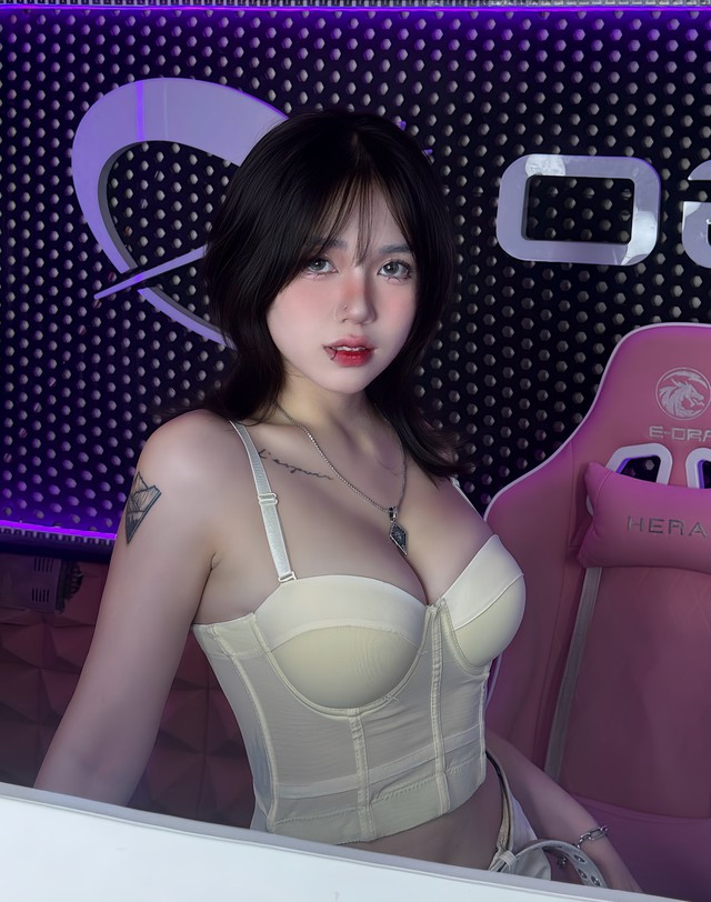 Hot girl phòng net lại trổ tài "lên đồ", flex vóc dáng nóng bỏng ngắm mãi không chán!- Ảnh 2.