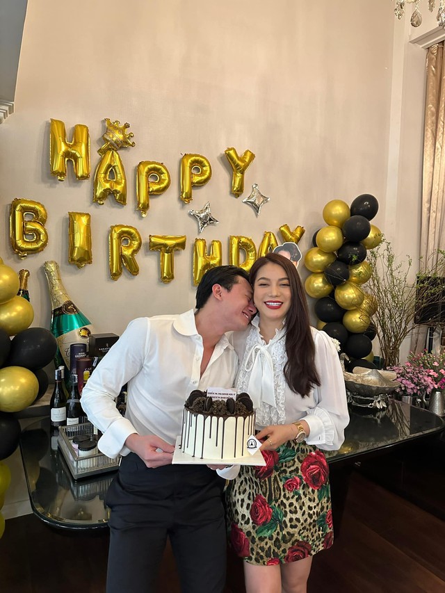 Cặp "đũa lệch" 14 tuổi Vbiz lộ dấu hiệu bất thường: Người tuyên bố độc thân, người "mất tăm mất tích"- Ảnh 3. Cặp "đũa lệch" 14 tuổi Vbiz lộ dấu hiệu bất thường: Người tuyên bố độc thân, người "mất tăm mất tích"- Ảnh 3.