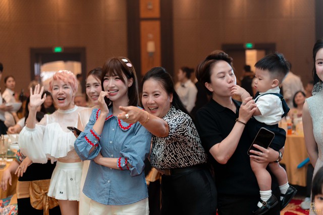 Ảnh nét căng Hòa Minzy dẫn Bo thúi đi sinh nhật con trai Quang Hải, màn đọ sắc với Chu Thanh Huyền mới gây sốt- Ảnh 1.