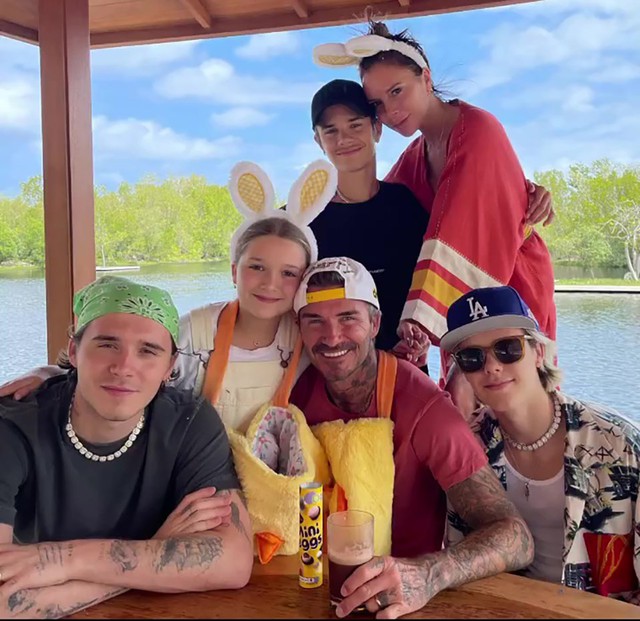 Cruz Beckham và những lần "va" vợ chồng anh trai bất hiếu để bảo vệ gia đình- Ảnh 11. Cruz Beckham và những lần "va" vợ chồng anh trai bất hiếu để bảo vệ gia đình- Ảnh 11.