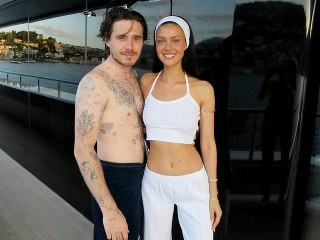 Hai quý tử nhà Beckham tung ảnh đưa gái út Harper đi chơi hậu "block" anh cả-chị dâu, thiếu Brooklyn vẫn vui vẻ lắm!- Ảnh 5. Hai quý tử nhà Beckham tung ảnh đưa gái út Harper đi chơi hậu "block" anh cả-chị dâu, thiếu Brooklyn vẫn vui vẻ lắm!- Ảnh 5.