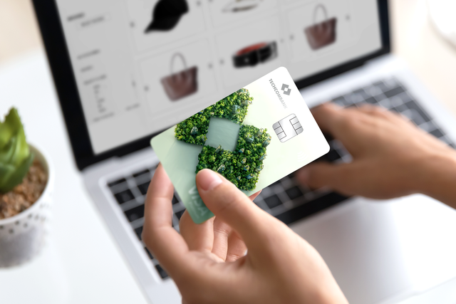 Techcombank Visa Eco: Thẻ tín dụng xanh theo dõi dấu chân carbon đầu tiên tại Việt Nam- Ảnh 1.