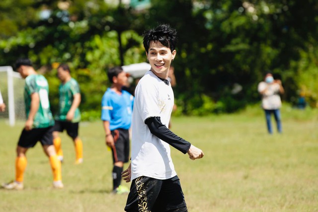 Jack J97 đá bóng nghệ cỡ nào mà thành "vua phá lưới huyện”, đối đầu Quang Hải, gặp gỡ cả Messi- Ảnh 1.