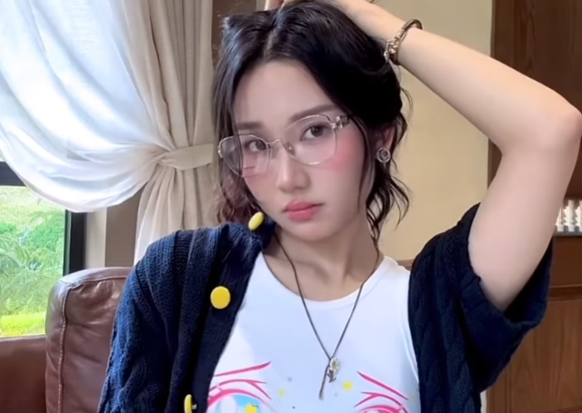 Mina Young "đốn tim" fan với visual bạn gái nhà bên, trong trẻo tựa thiên thần- Ảnh 3.