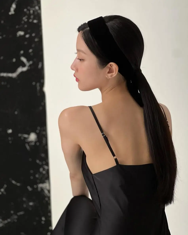 Moon Ga Young gây chú ý trong phim mới "Luật sư phường Seocho": 6 bí quyết để khuôn mặt thanh tú, vóc dáng thon thả- Ảnh 3.
