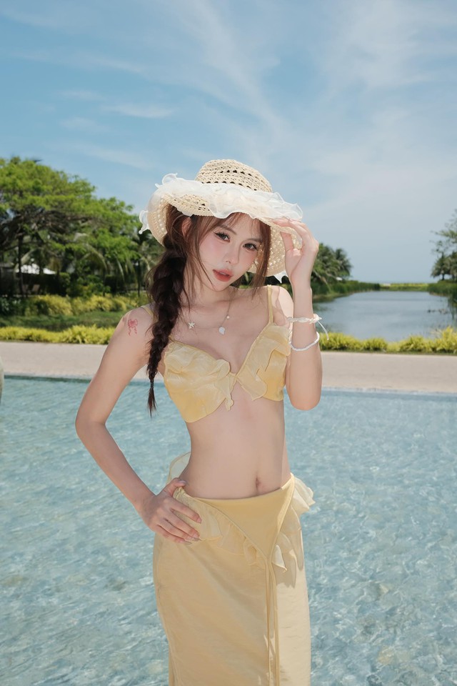 Võ Nữ Ngân Hà tiếp tục xả suộc "beach bum" nóng bỏng, fan nam có thể "lụy" đến hè năm sau- Ảnh 17. Võ Nữ Ngân Hà tiếp tục xả suộc "beach bum" nóng bỏng, fan nam có thể "lụy" đến hè năm sau- Ảnh 17.