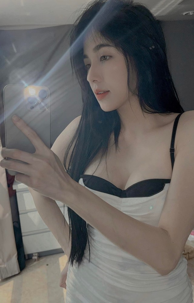 Đăng ảnh kề má thân mật với hot girl nóng bỏng, nam streamer khiến CĐM ghen tị- Ảnh 6. Đăng ảnh kề má thân mật với hot girl nóng bỏng, nam streamer khiến CĐM ghen tị- Ảnh 6.
