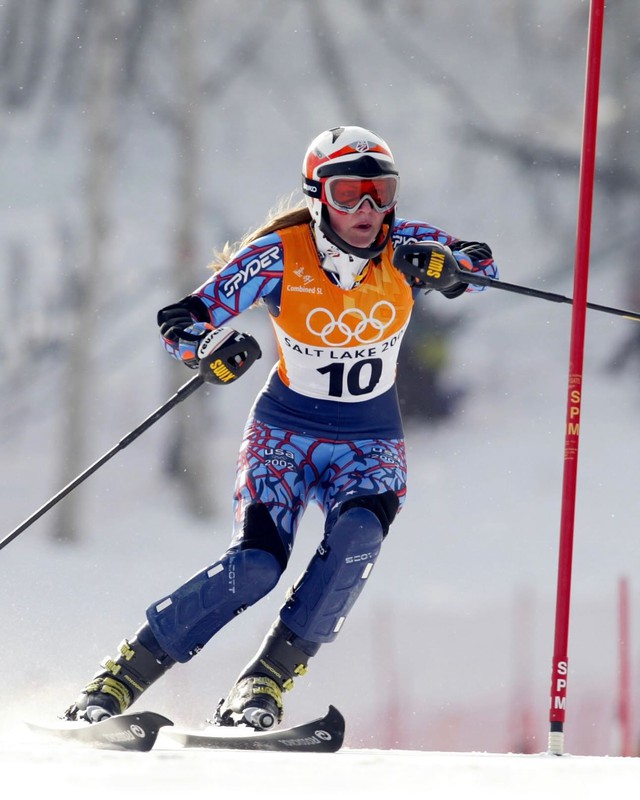 "Nữ hoàng trượt tuyết" Olympic gặp sự cố trang phục trên thảm đỏ, cách xử lý cực khéo léo- Ảnh 5.