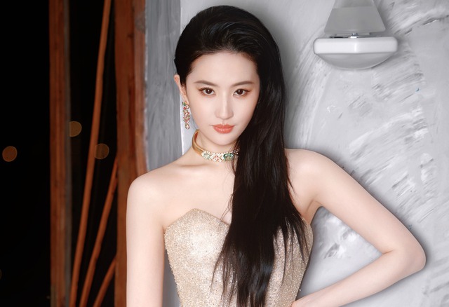 37 tuổi, Lưu Diệc Phi rũ bỏ hình tượng “thần tiên tỷ tỷ”, bước vào vai diễn gai góc nhất sự nghiệp- Ảnh 2.