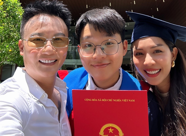 Bà xã Hoàng Bách "ấm ức": Đẻ ra, chăm bẵm dạy dỗ cho học hành ngon lành mà nó thế nhỉ? - Chuyện gì vậy?- Ảnh 1. Bà xã Hoàng Bách "ấm ức": Đẻ ra, chăm bẵm dạy dỗ cho học hành ngon lành mà nó thế nhỉ? - Chuyện gì vậy?- Ảnh 1.