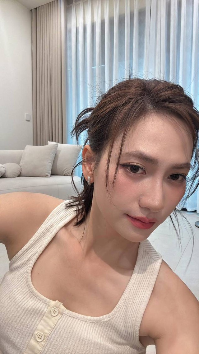Ảnh mới của "ngọc nữ trăm tỷ" lộ rõ visual phi giới tính- Ảnh 1. Ảnh mới của "ngọc nữ trăm tỷ" lộ rõ visual phi giới tính- Ảnh 1.