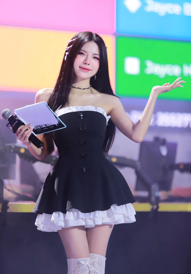 Mai Dora xuất hiện trên sóng Esports World Cup, netizen Hàn trầm trồ nhưng có một nhầm lẫn bất ngờ- Ảnh 6.