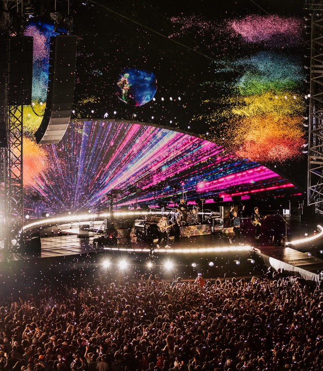 Những người lãi đậm nhất sau màn “bắt gian” chấn động tại concert Coldplay- Ảnh 4.