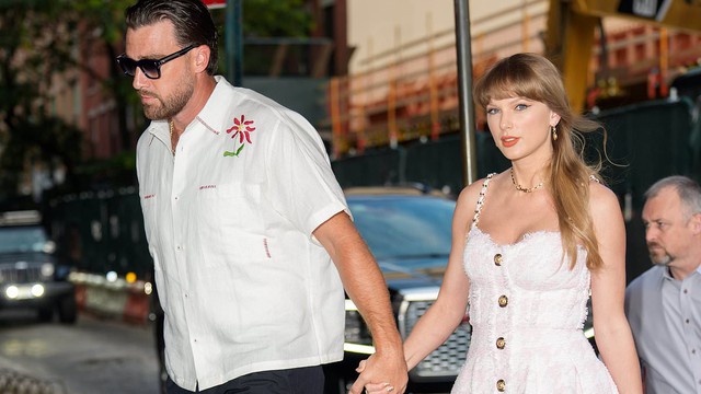 Taylor Swift khóc bên giường bệnh của bố, bạn trai cầu thủ phản ứng gây sốt, nhận tiếng "ting" vỡ òa cảm xúc!- Ảnh 4.