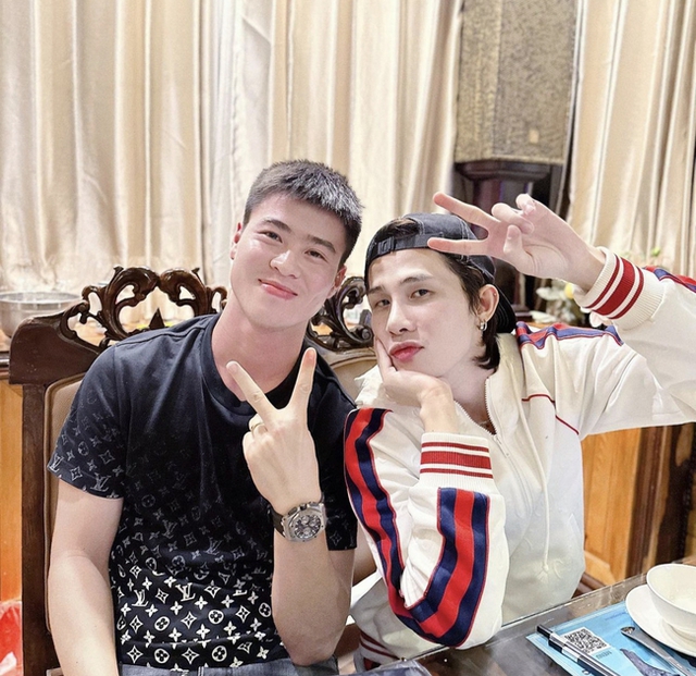 Jack thân thiết thế nào mà “quẩy” tưng bừng ở đám cưới Quang Hải, đi chơi riêng với Duy Mạnh, Hoàng Đức?- Ảnh 4.