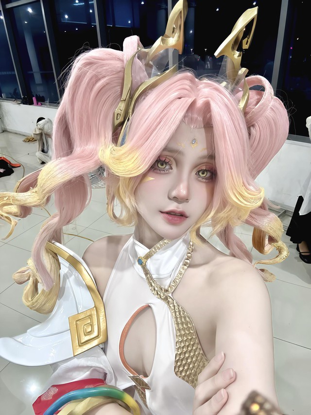 Sợ flop sau 2 tháng "lặn không sủi tăm", nữ cosplayer tái xuất với màn trình diện khó rời mắt- Ảnh 9.