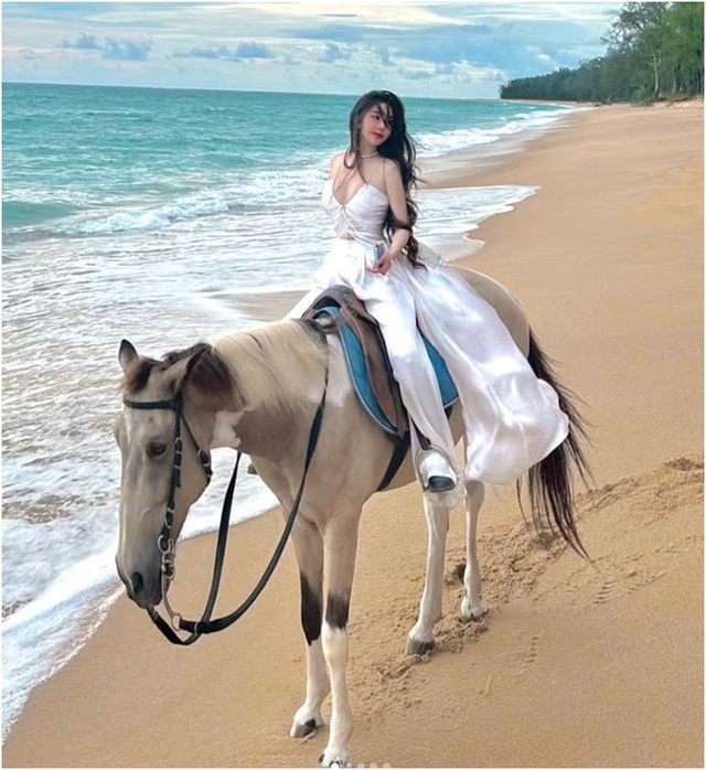 Ngắm bộ ảnh cưỡi ngựa cực "chữa lành" của hot girl Việt, danh tính gái xinh "không phải dạng vừa"- Ảnh 11.
