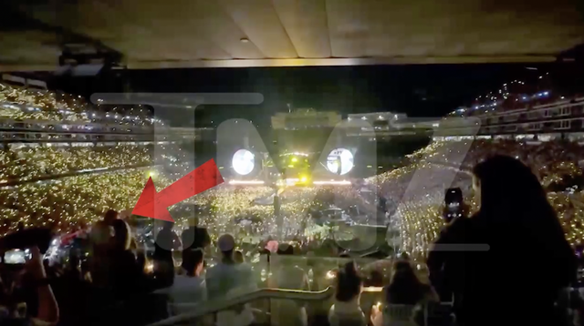 VIDEO: CEO Andy Byron hôn đắn đuối giám đốc nhân sự trước khi bị lộ kiss cam cả thế giới biết ngoại tình- Ảnh 2.