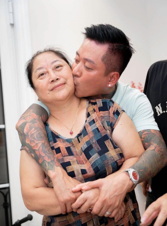 Tuấn Hưng bị phản ứng tiêu cực khi cạo đầu gây sốc: “Tôi không cần phản bác”- Ảnh 3.
