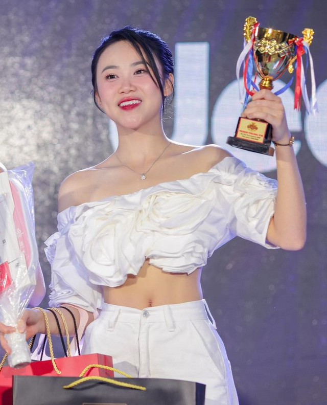 Mỹ nhân Phú Thọ bị gièm pha mặc sexy ra sân pickleball gọi vốn, đáp trả cực gắt chỉ với một tấm ảnh- Ảnh 6.