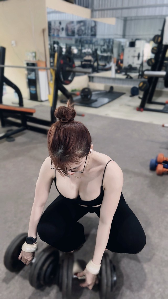 Nhiều lần gây "sốt", nữ PT gym nổi đóa khi bị dân tình đặt nghi vấn- Ảnh 4. Nhiều lần gây "sốt", nữ PT gym nổi đóa khi bị dân tình đặt nghi vấn- Ảnh 4.
