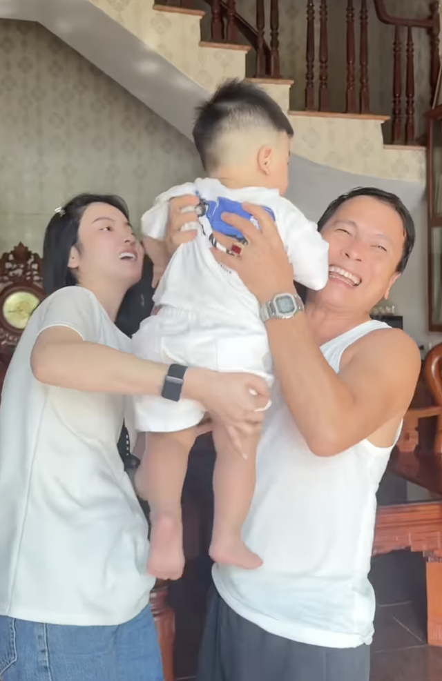 Chu Thanh Huyền bí mật đưa con trai về quê Quang Hải, phản ứng của bố mẹ chàng cầu thủ mới thú vị- Ảnh 3.