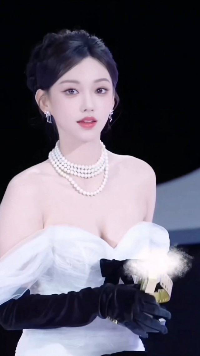 Ngoại hình phù nề gây sốc của nữ idol đẹp nhất showbiz, dao kéo đến như này hết đường chối!- Ảnh 8.