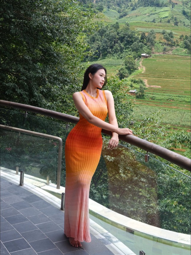 Doãn Hải My diện váy bó sát khoe dáng cực phẩm giữa núi rừng, netizen xuýt xoa: “Thua Hoa hậu mỗi cái vương miện!”- Ảnh 1.