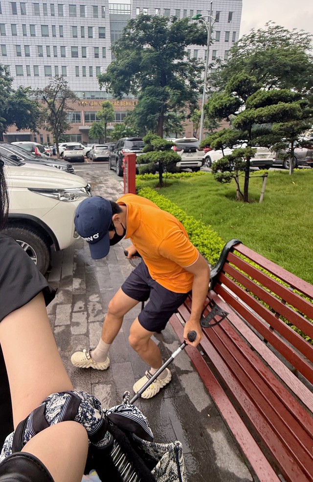 Diễn viên Bình An chấn thương nặng do đá bóng, thái độ của Á hậu Phương Nga gây chú ý- Ảnh 3.