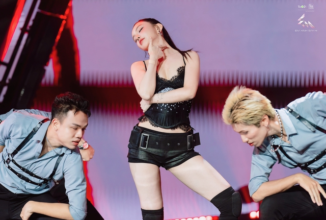 Chưa bao giờ thấy Bích Phương và Phương Ly nhảy sexy táo bạo cỡ này, Andree và Tăng Duy Tân chắc đang toát mồ hôi!- Ảnh 7.
