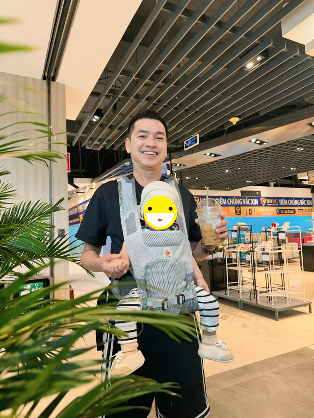 Biểu cảm của MC Vân Hugo trong talkshow với bạn gái kém 37 tuổi của nghệ sĩ Quang Minh gây xôn xao- Ảnh 5.