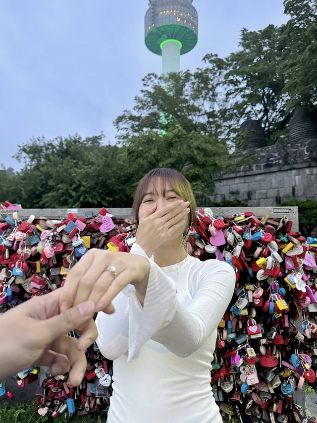 Cặp nhạc sĩ - diễn viên Vbiz vi vu du lịch, đàng trai "vất vả" làm 1 việc nhìn là biết cưng vợ cỡ nào!- Ảnh 3.