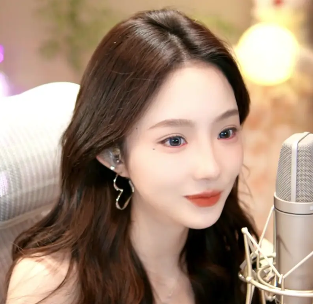 Không có 300 tỷ không xuôi lòng, màn "hét cưới" của nữ streamer khiến dư luận bức xúc- Ảnh 3. Không có 300 tỷ không xuôi lòng, màn "hét cưới" của nữ streamer khiến dư luận bức xúc- Ảnh 3.