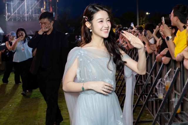 "Bé gái chuyên đọ sắc Hoa hậu", netizen hối làm gấp việc này khi 18 tuổi!- Ảnh 16.