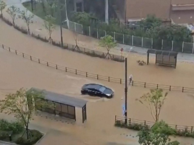 Toàn cảnh lũ lụt kinh hoàng ở Hàn Quốc: "Mặt đất đột nhiên sụt xuống, nước dâng lên đến tận cổ"- Ảnh 5.