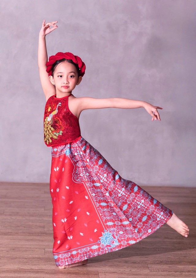 Con gái Khánh Thi và Phan Hiển 7 tuổi trổ nét xinh yêu như công chúa, vừa xuất sắc giành HCV dancesport- Ảnh 4.
