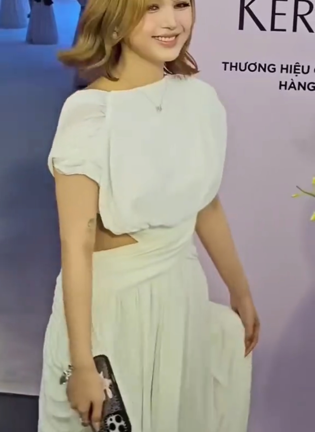 Khoảnh khắc khoe lưng trần gây chú ý của Xoài Non, netizen "sốc visual" trước màn "F5" ngoại hình- Ảnh 2.