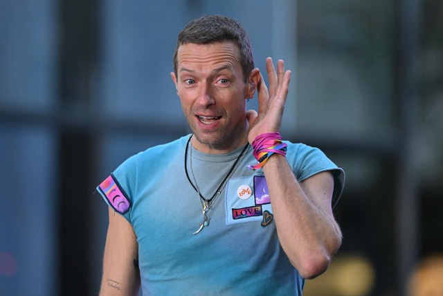 Coldplay sắp bị kiện vì "bắt gian" cặp CEO - HR ngoại tình ngay tại concert?- Ảnh 1. Coldplay sắp bị kiện vì "bắt gian" cặp CEO - HR ngoại tình ngay tại concert?- Ảnh 1.