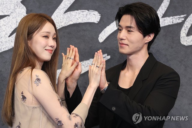 Nhan sắc giả dối của Lee Dong Wook- Ảnh 6.