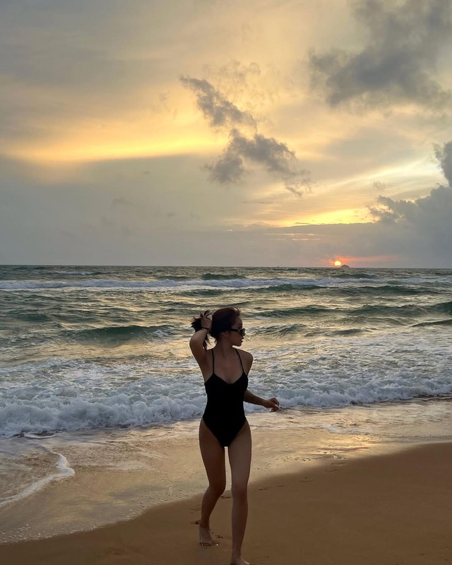 Huyền 2k4 diện bikini nóng hơn mùa hè, dáng đỉnh đến nỗi không ai nghĩ cô đã qua sinh nở- Ảnh 19. Huyền 2k4 diện bikini nóng hơn mùa hè, dáng đỉnh đến nỗi không ai nghĩ cô đã qua sinh nở- Ảnh 19.