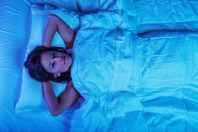Nếu thức dậy vào 3h sáng, tuyệt đối đừng bật đèn mà hãy làm 2 việc để tránh những ảnh hưởng nghiêm trọng- Ảnh 1.