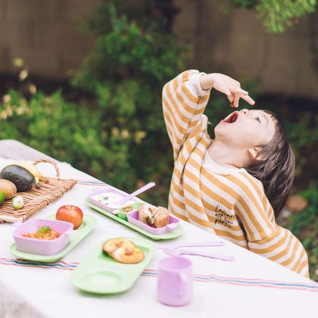 Đi học ăn vèo vèo hết bát cơm, về nhà đút mãi không chịu ăn: Lý do khiến mẹ nào cũng bất ngờ- Ảnh 2.