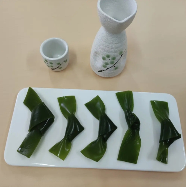 Món rong biển "tự thắt nơ" khiến dân tình hoang mang: Sản phẩm của thiên nhiên kỳ thú hay bàn tay con người?- Ảnh 2.
