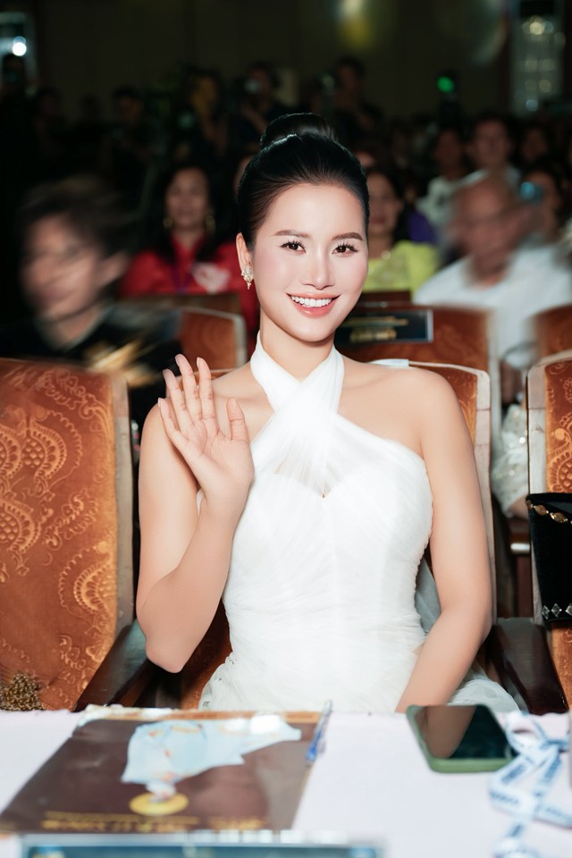 Á hậu Việt vừa được cầu hôn tại Phú Sĩ đang mang thai con đầu lòng?- Ảnh 2.